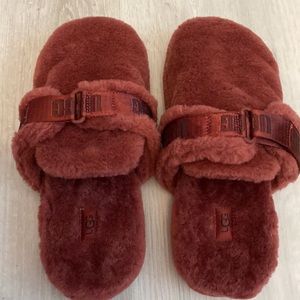 Ugg Fluff it Maroon Slippers
